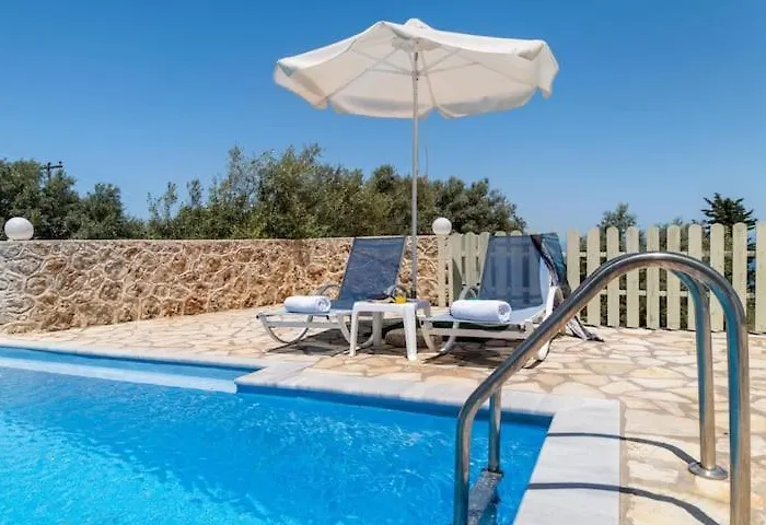 Delux 2 Petra Tsoukaládhes