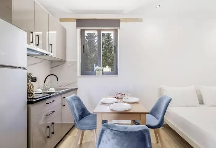 Delux 2 Petra Apartment