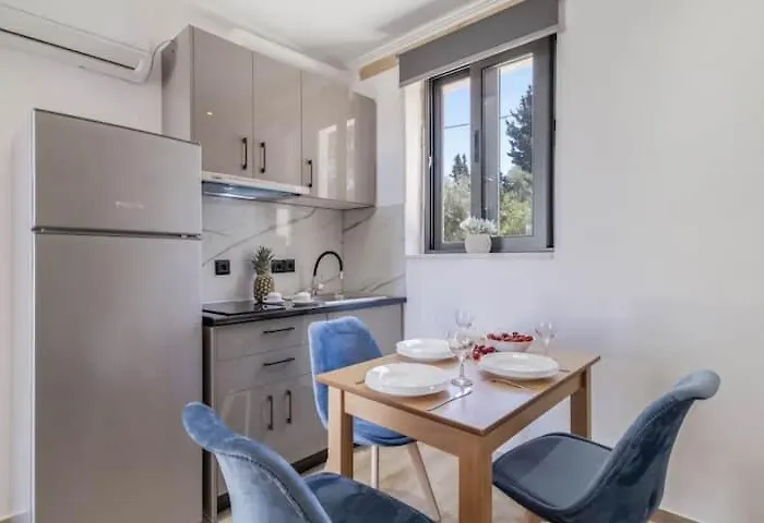 Apartment Delux 2 Petra Tsoukaladhes